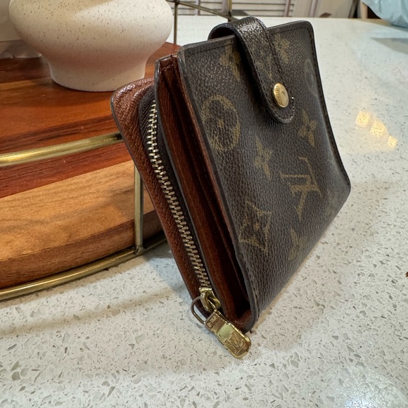 SOLD 🛑 Louis Vuitton Monogram Vintage Wallet - Picture 2 of 7